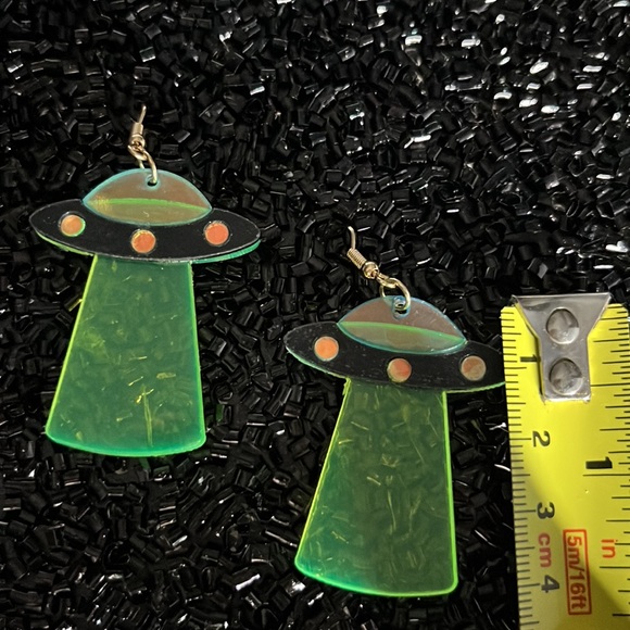 Lime Green & Black UFO floating Flying Saucer - Picture 9 of 10